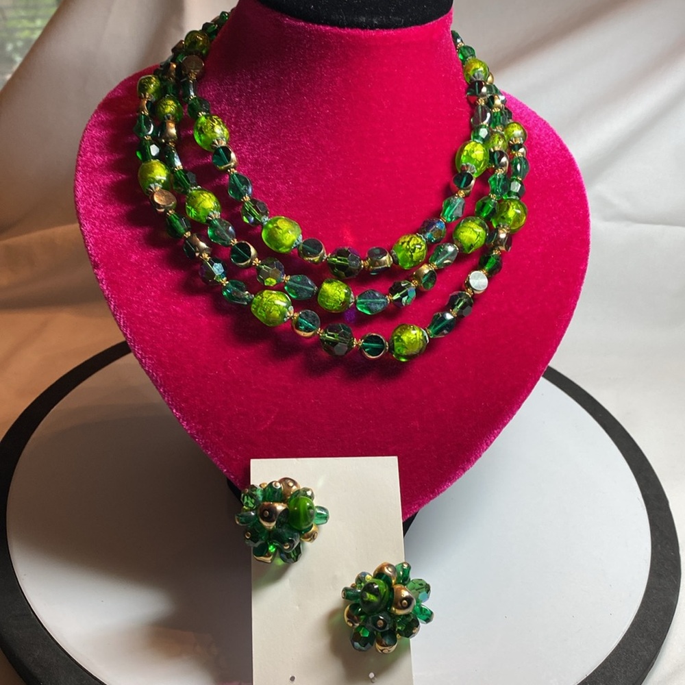 Vintage 3 strand green necklace w/extender. Matching clip earrings.